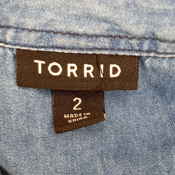Torrid medium wash denim button-up shirt - Picture 8 of 14